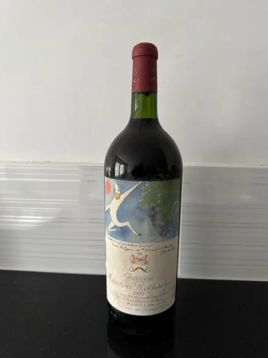 1982 Chateau Mouton Rothschild - Pauillac 1er Grand Cru Classé - 1 Magnum (1.5L)