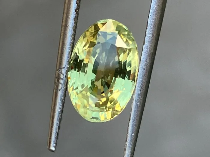 1 pcs Yellow, Green Chrysoberyl - 2.32 ct - Gemological Institute of America (GIA)