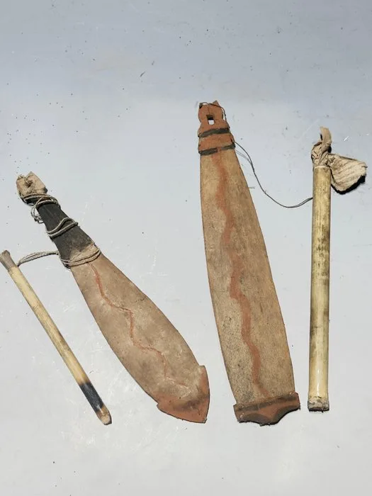 Set of two scarce bull roarers asmat region, second half of 20th century - Asmat - west papua