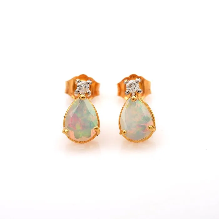 Stud earrings - 14 kt. Yellow gold - 0.91ct. tw. Opal - Diamond - 2-Stone Studs