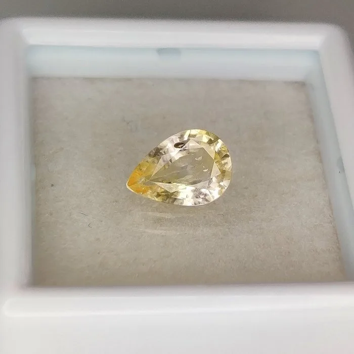 1 pcs Yellow Sapphire - 1.10 ct - International Colored Gemstone Association (ICA GemLab) - AAA+ Grade !