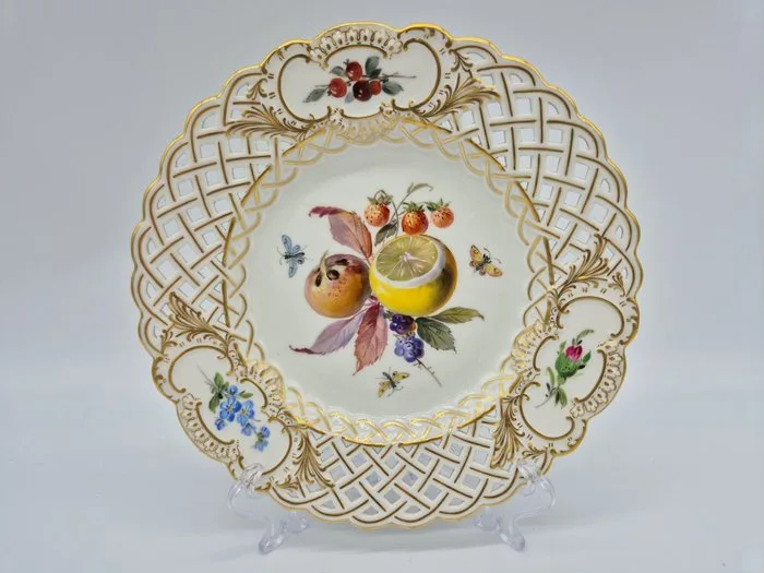 Meissen - Durchbruchteller mit Obstmalerei und Goldstaffage, 1. Wahl - Plate - Porcelain