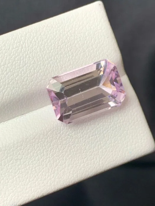 1 pcs Pink, Purple Kunzite - 8.81 ct - International Colored Gemstone Association (ICA GemLab)
