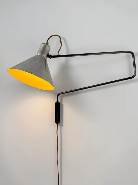 ANVIA - J.J.M. Hoogervorst - Wall lamp - 1958 - “Paperclip” model 71 01 - Aluminium