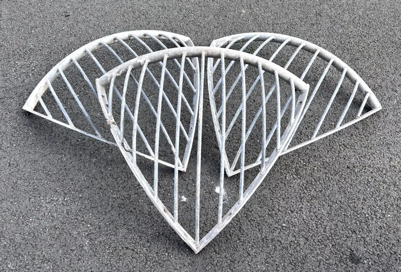 Three metal corner hay racks, 86cm wide (3)