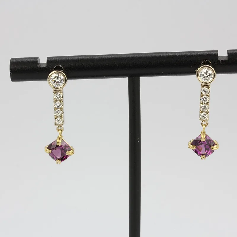 18CT Gold Diamond & Garnet Earrings