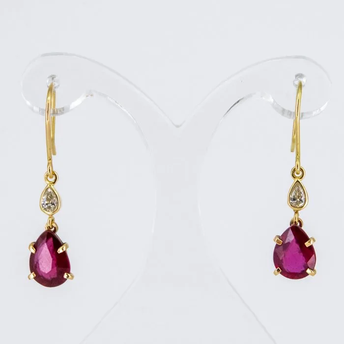 Earrings - 18 kt. Yellow gold Ruby - Diamond