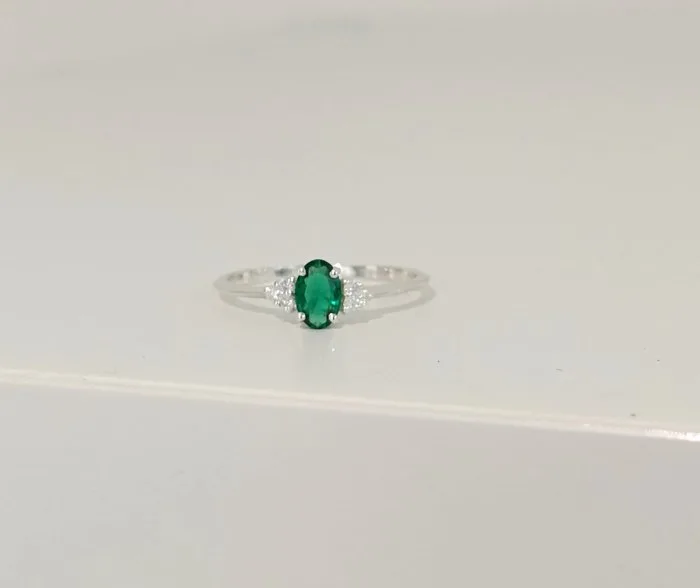 Ring - 18 kt. White gold Emerald - Diamond