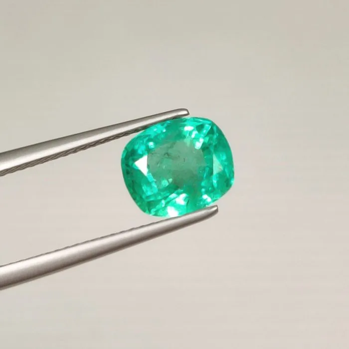Green Emerald - 3.10 ct - International Gemological Institute (IGI)