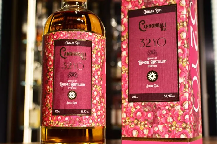 Enmore (Versailles Still) 1990 32 years old Distilia - Cannonball Tree - Floral Rum Series - b. 2023 - 700ml