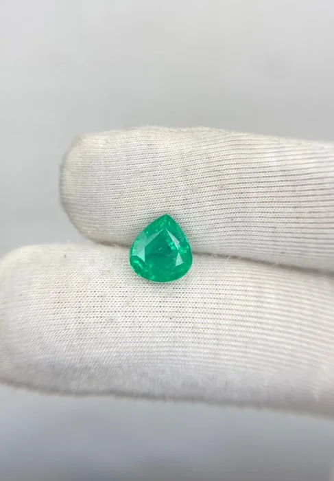 1 pcs Green Emerald - 3.00 ct - International Gemological Institute (IGI)