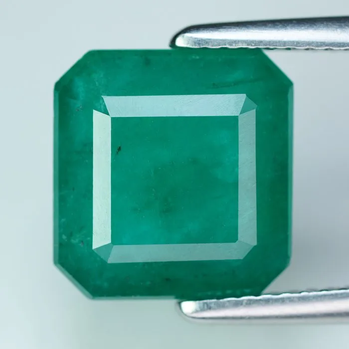 Green Emerald - 8.37 ct - International Colored Gemstone Association (ICA GemLab) - Lovely Tone For Jewelry