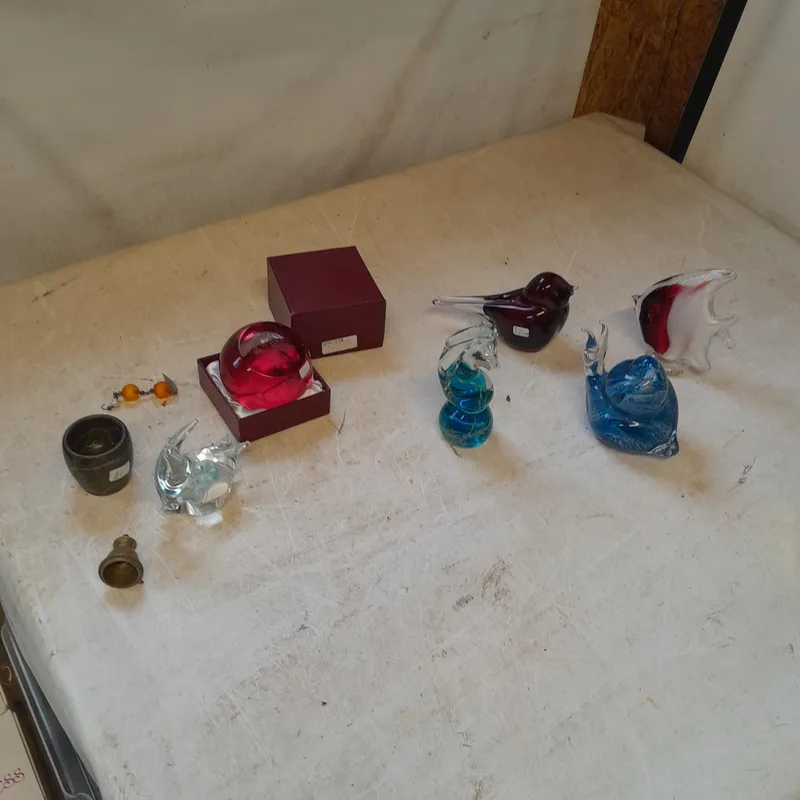 Paperweight and glass ornaments : Caithness Mdina and others