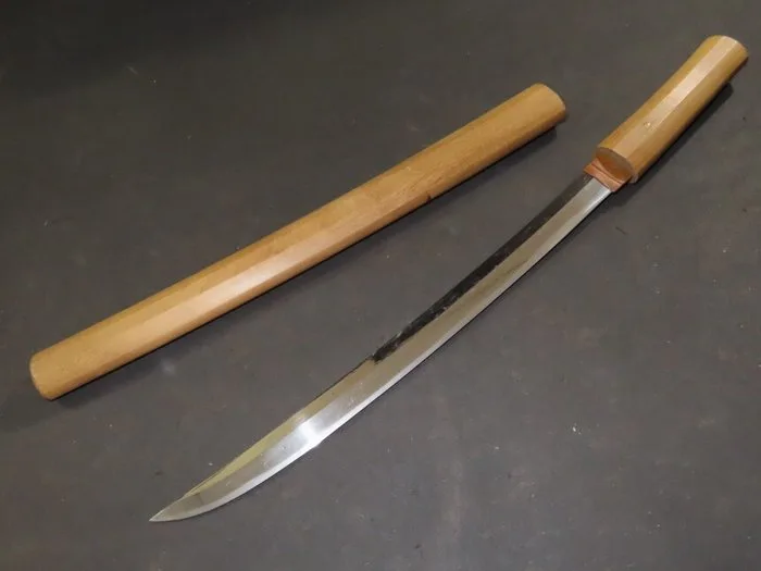 Katana - Tamahagane Steel - A5-973 Nagamaki Naoshi Wakizashi w/White Sheath - Japan - Muromachi period (1333-1573)