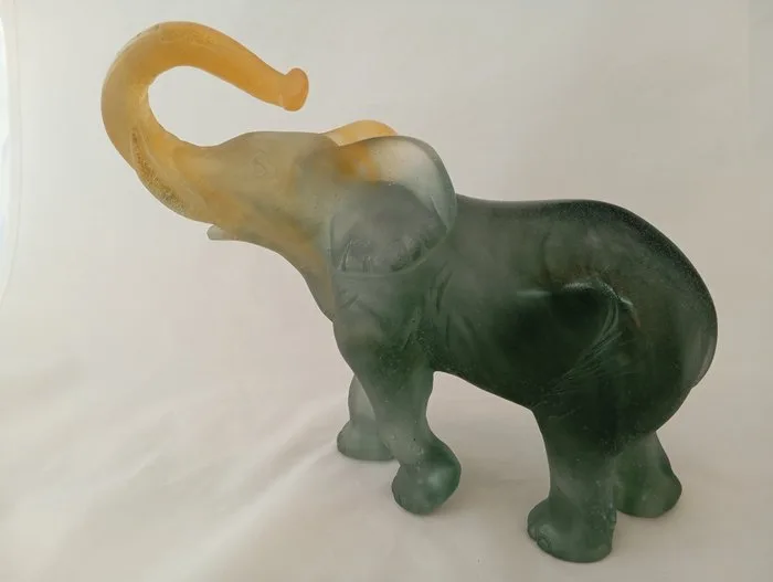 Daum - Statuette, Éléphant - 30 cm - glass paste