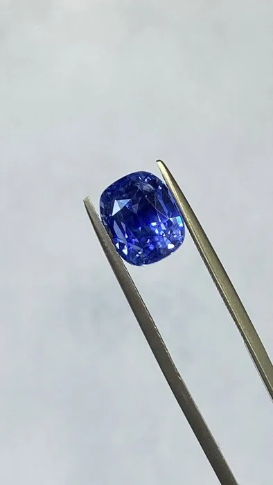 1 pcs Blue Sapphire - 5.09 ct - Gem research Swiss Lab (GRS) - cornflower