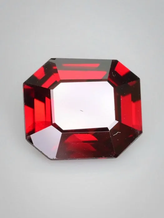 Red Spinel - 1.93 ct - International Colored Gemstone Association (ICA GemLab) - Crimson Red