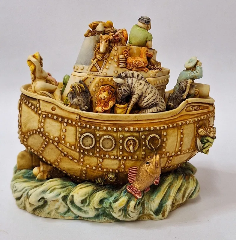 Harmony Kingdom Y2HK Liberia Arc Figurine approx. 12cm H