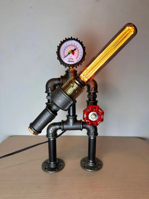 Captain Iron Pressure - Figurine table lamp - Cast brass - Iron Steampunk One-of-a-Kind