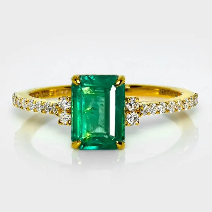Ring - 14 kt. IGI 1.44 ct Zambia Green, Yellow gold - 1.67ct. tw. Emerald - Diamond