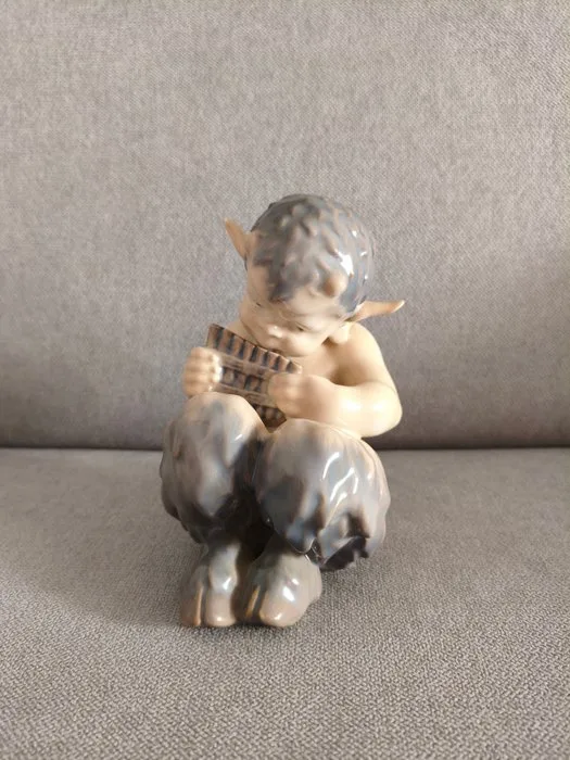 Royal Copenhagen - Figurine - Porcelain