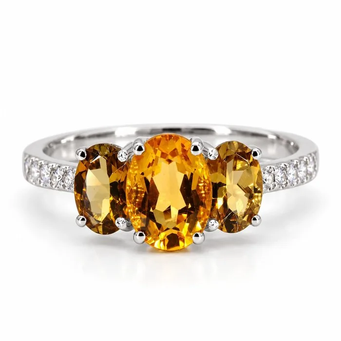 Ring - 18 kt. White gold - 4.80ct. tw. Sapphire - Diamond