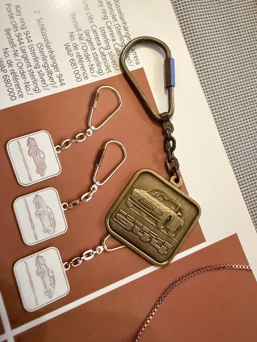 keychain - Porsche - 944 - 1980