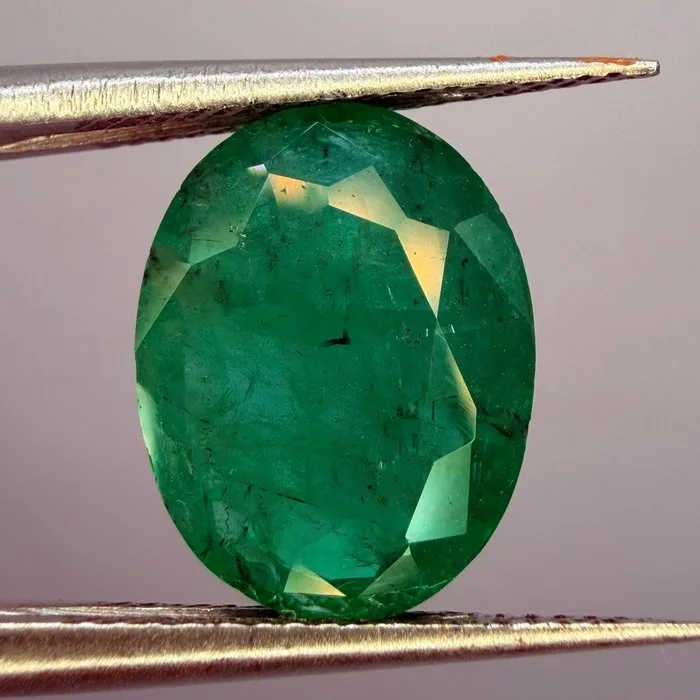 1 pcs Green Emerald - 3.94 ct - International Gemological Institute (IGI) - Natural emerald