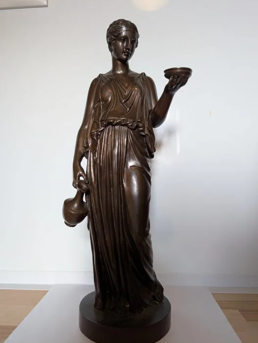 R. Lenck - Sculpture, Antike Bronze-Skulptur der Göttin Hebe – Signiert R. LENCK PASSAU - 31 cm - Bronze