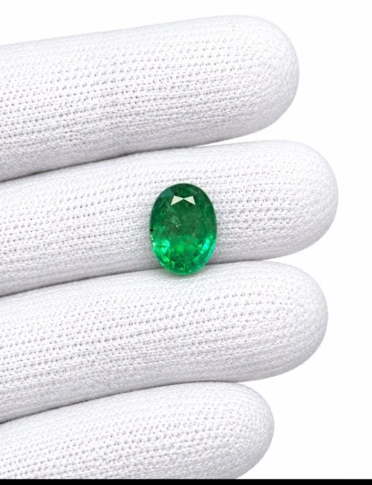 1 pcs Green Emerald - 2.50 ct - International Gemological Institute (IGI)