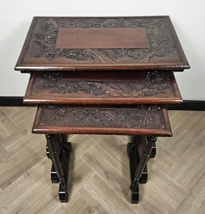 Nesting tables - artisanal wood carving - Wood - Three side tables