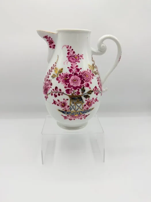 Meissen - Rare Meissen Porcelain Milk Jug – Iconic "Tischchenmuster" Pattern – ca. 1730–1740 - Jug - Porcelain