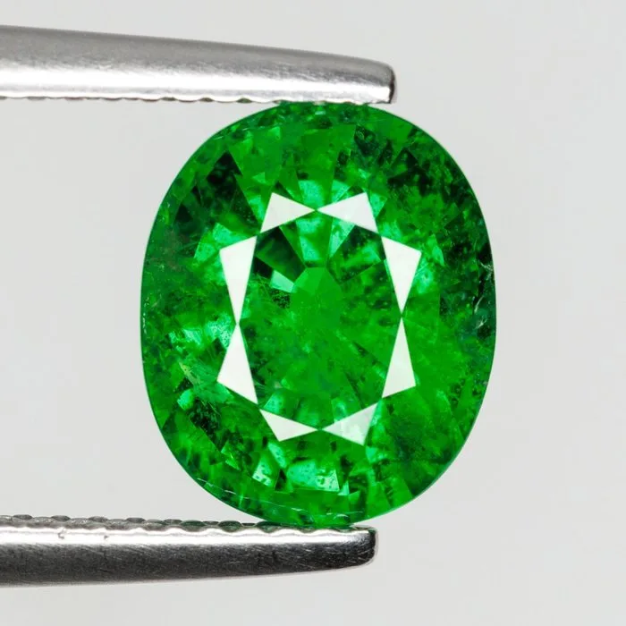 1 pcs Green Tsavorite - 3.75 ct - Gemological Institute of America (GIA)