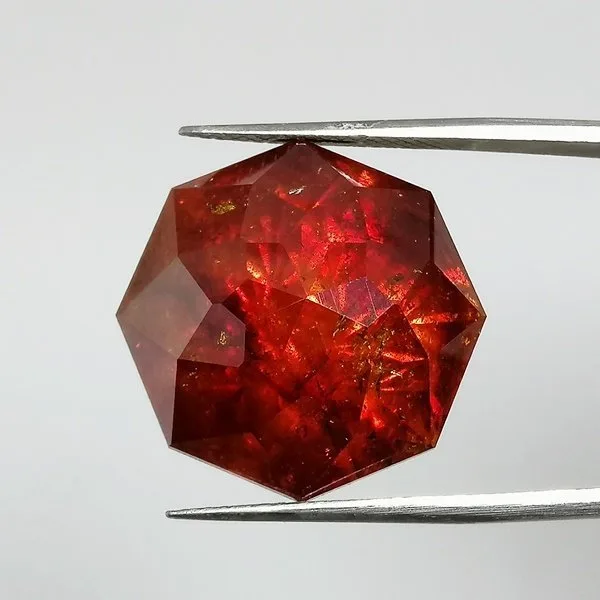 Sphalerite - 40.92 ct - Instituto Gemólogico Español (IGE) - Very good quality. Size