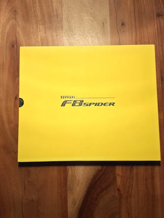 Book - Ferrari - F8 Spider - 2019