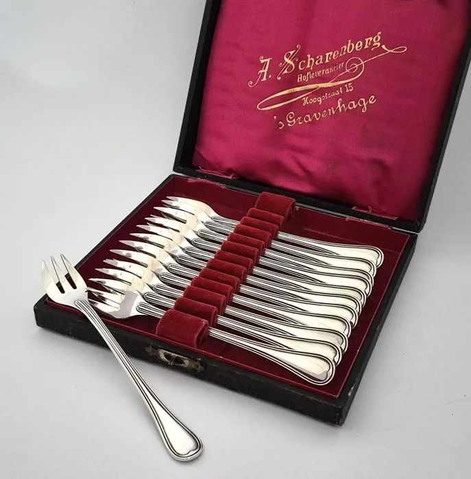 Christofle - Oyster fork (12) - Silverplated - in its original case, heart filet motif, early 1900s