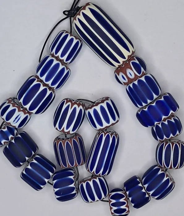 Bead (22) - Tubular rosette pearls