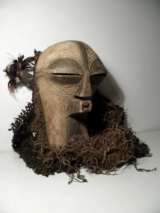 Tribal mask - Kifwebe - complete of costume, cone and plumes - Songye - Democratic Republic of the Congo