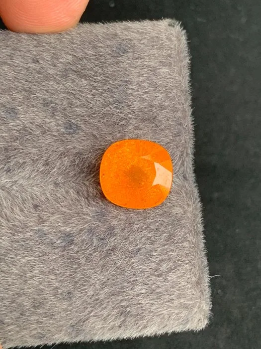 1 pcs Orange Fire Opal - 8.00 ct - International Colored Gemstone Association (ICA GemLab)