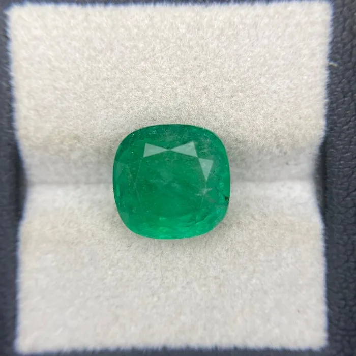1 pcs Green Emerald - 4.96 ct - Lotus Gemology - ZAMBIA MINOR OIL ONLY