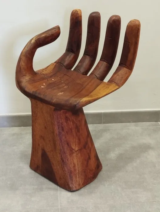 Decorative ornament - Sedia in legno - Hand-shaped chair carved from a whole trunk of wood