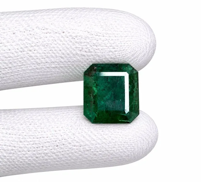 1 pcs Emerald - 14.13 ct - International Gemological Institute (IGI) - BIG SIZE GREEN EMERALD