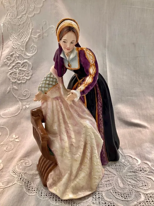 Royal Doulton - Pauline Parsons - Figure - Catherine Howard - Henry VIII and his six wives - English fine China