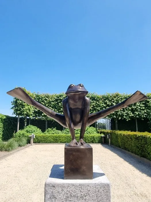 Sculpture, Jumping Frog - 73 cm - 50 cm - Bronze