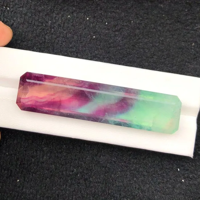 1 pcs Multicolour Fluorite - 101.87 ct - International Colored Gemstone Association (ICA GemLab)