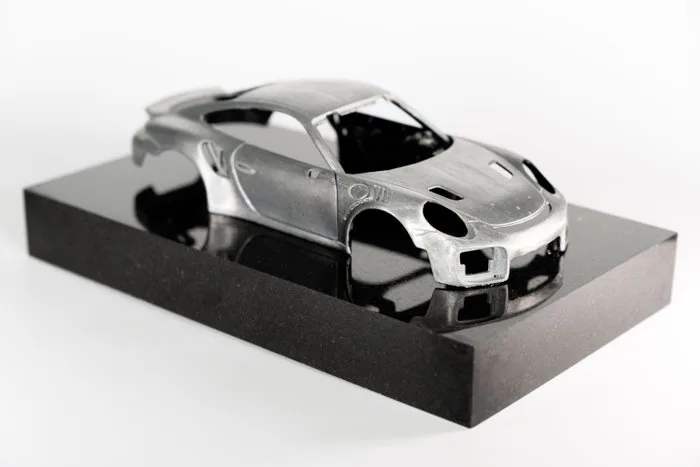 Sculpture - Porsche - Porsche GT3 RS – brushed aluminum body on black granite base - limited edition no 8/50 – handmade