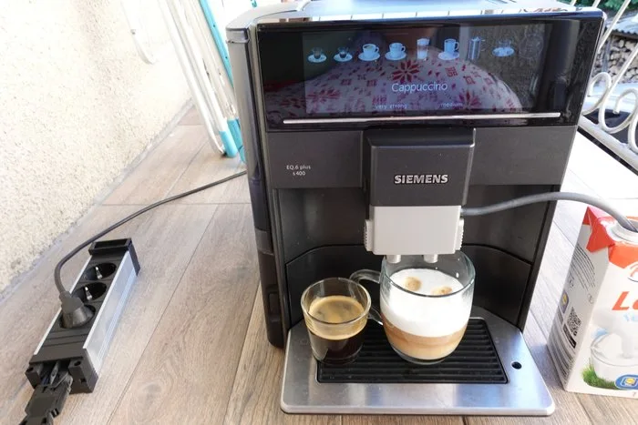 Siemens - Coffee maker - EQ.6 plus s400 8,000 cups total - Plastic, Metal, Glass