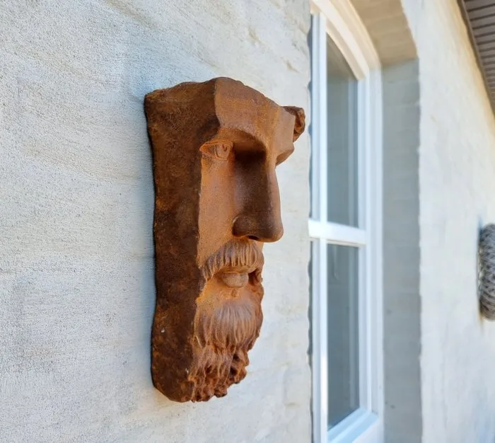 Figurine - Mythical face - wall art - Iron