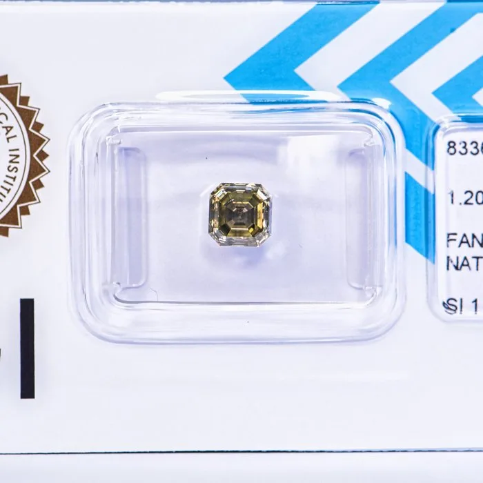 1 pcs Diamond (Natural coloured) - 1.20 ct - Emerald - Fancy Greenish Yellow - SI1 - International Gemological Institute (IGI) - VG VG