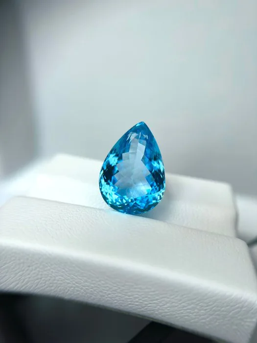 1 pcs Blue Topaz - 20.94 ct - International Gemological Institute (IGI) - NATURAL BLUE TOPAZ